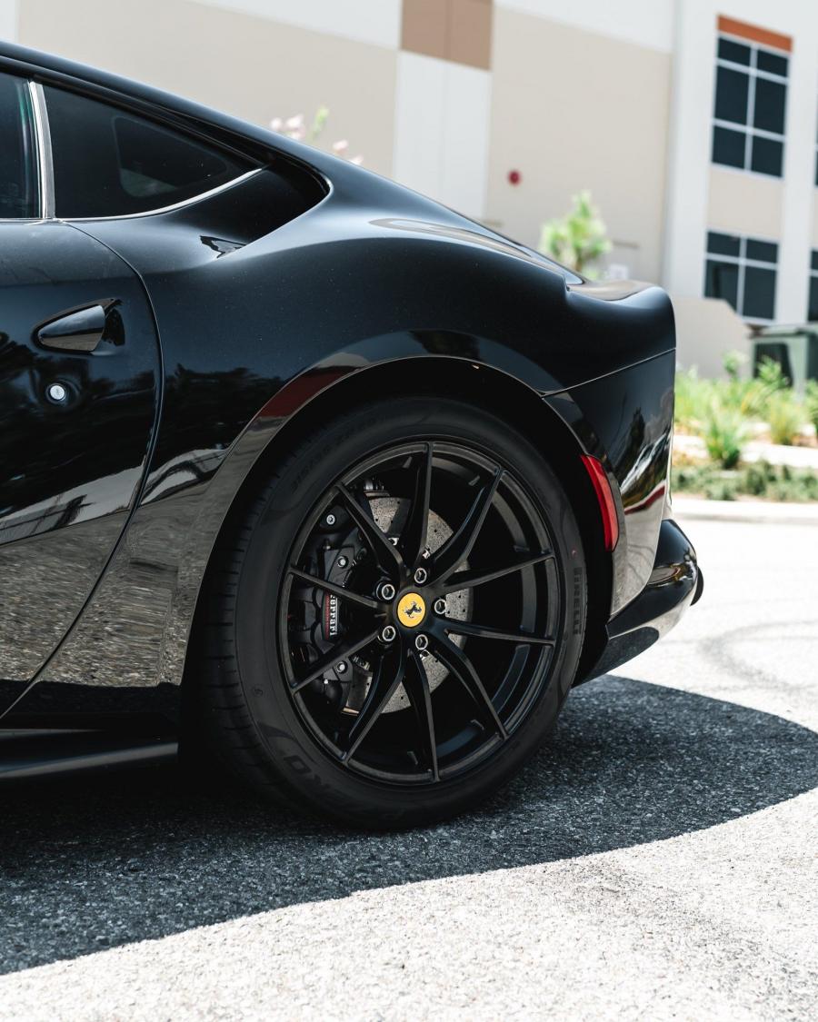 Колеса Ferrari 812 Superfast by Impressive Wrap 2019 года  (фото 3 из 5)
